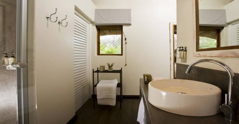 En-suite bathroom in Mushara accommodation