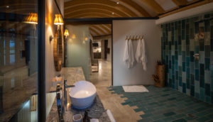 Double vanity bathroom in an Anderssons at Ongava suite