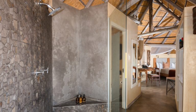 Indoor and outdoor shower in an Ongava Lodge chalet