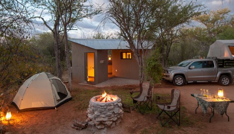Onguma campsite with tent, campfire and private ablution