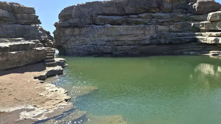 Rock pool between canyon walls on a Fish River Lodge outing