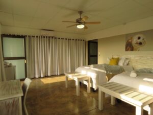 Kronenhof Lodge – family room with multiple beds