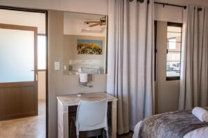 Kronenhof Lodge – air-conditioned guest room and work desk