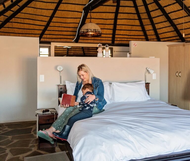 C27 lodge Namibia – double suite beneath a thatched roof