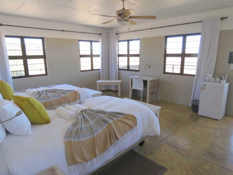 Kronenhof Lodge – bright double suite with desert views
