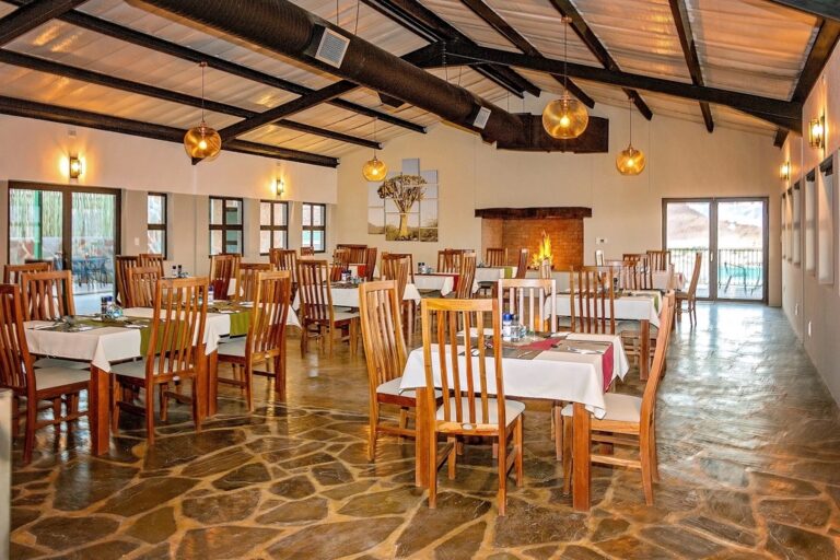 Kronenhof Lodge – spacious lodge dining room