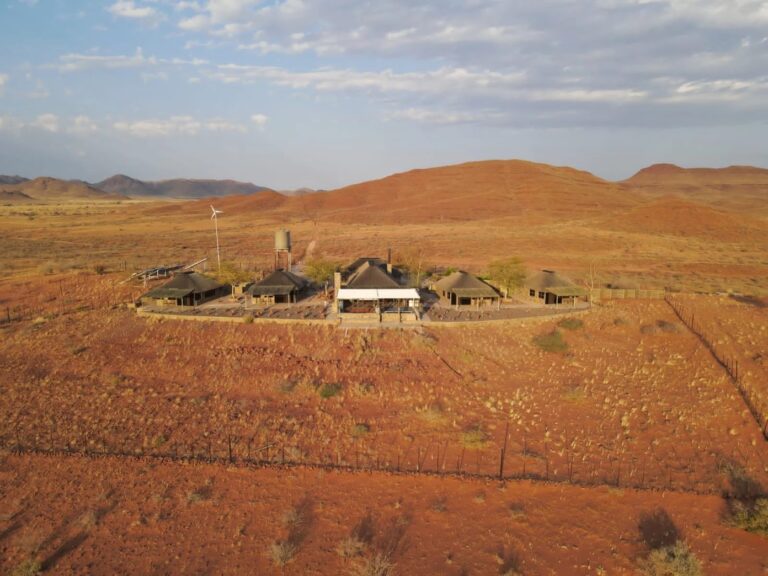 C27 lodge Namibia – remote villa in the mountain landscape