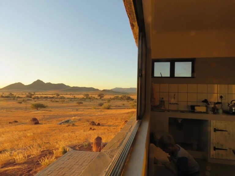 C27 lodge Namibia – self-catering kitchenette facing the mountains