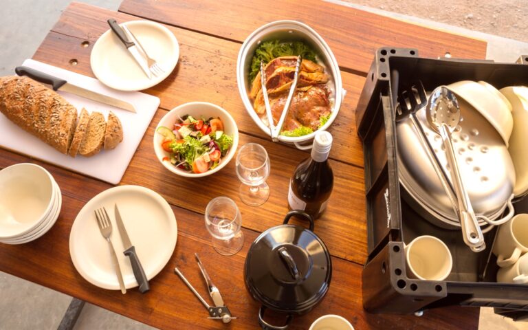 Sossusvlei camp – utility box and tableware for self-catering