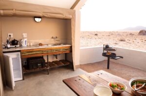 Desert Quiver Camp – outdoor kitchenette and braai