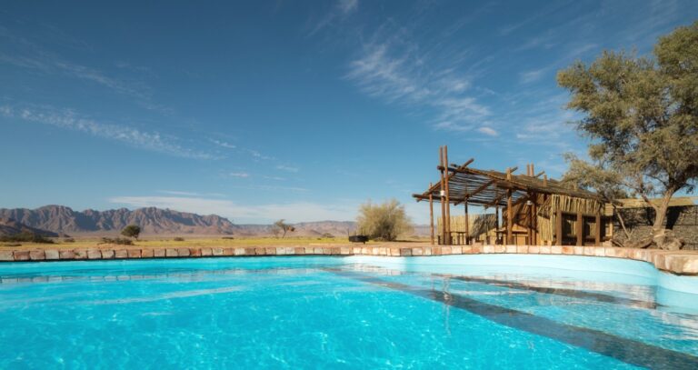 Taleni Desert Camp – swimming pool overlooking desert mountains