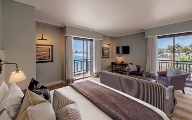 Strand Hotel accommodation – luxury suite bedroom and sitting room