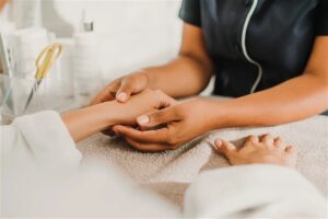 hotel on the Mole Swakopmund – hand massage in a private treatment room