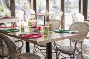 hotel on the Mole Swakopmund – colourful restaurant table setting