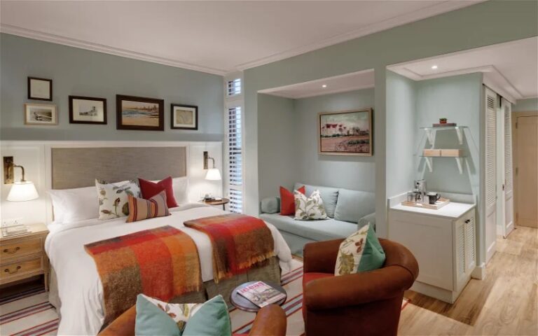 Swakopmund beachfront hotel – spacious luxury room and seating area