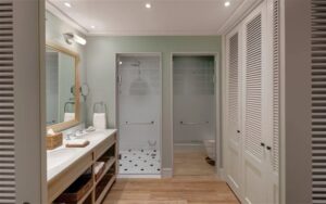 Strand Hotel accommodation – modern bathroom with glass shower