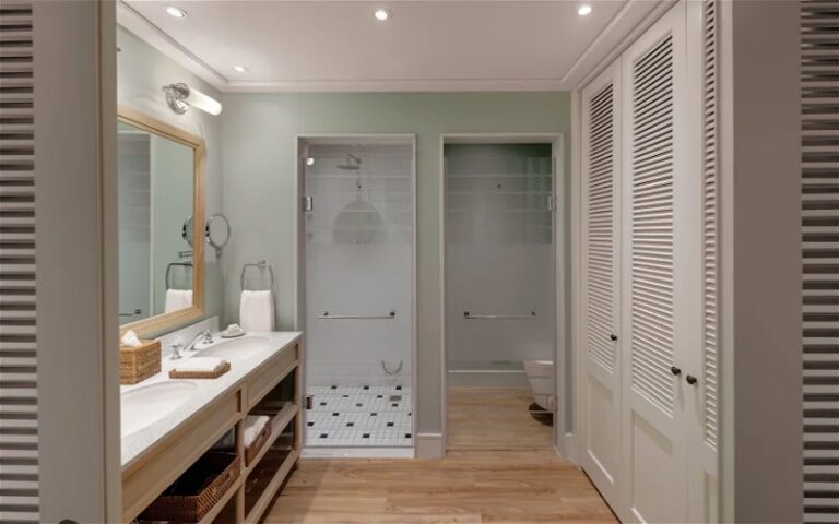 Strand Hotel accommodation – modern bathroom with glass shower