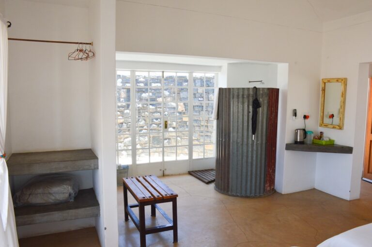 Alte Kalkofen Lodge – room entrance and coffee station