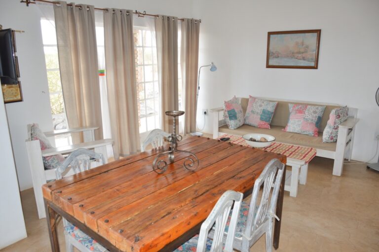 southern Namibia lodge – large wooden family dining table