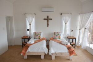 Lithops lodge Namibia – twin bedroom with air conditioning