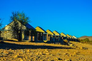Alte Kalkofen Lodge – row of guest chalets in the arid landscape