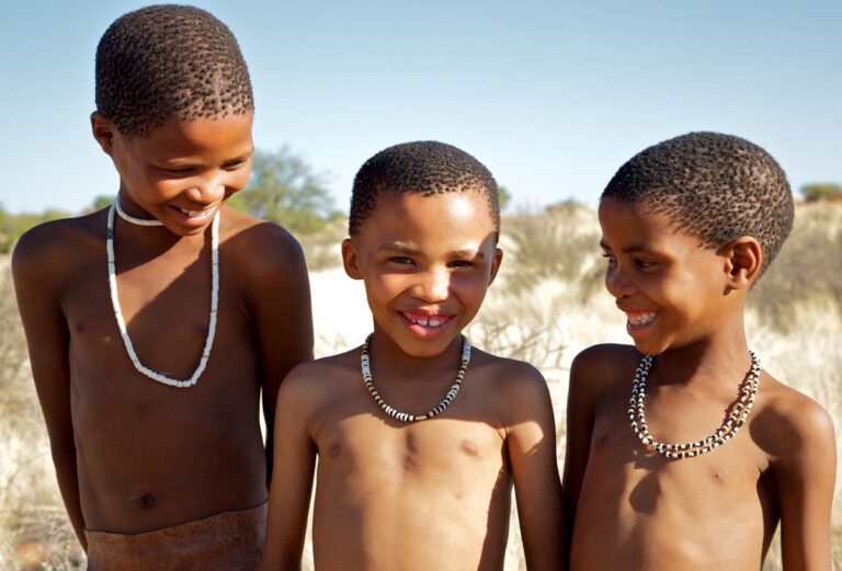 Bagatelle Kalahari – children during a cultural visit