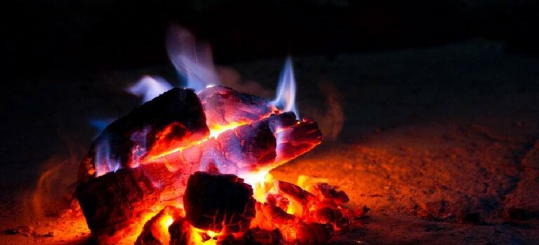 Richtersveld camping – glowing campfire at night