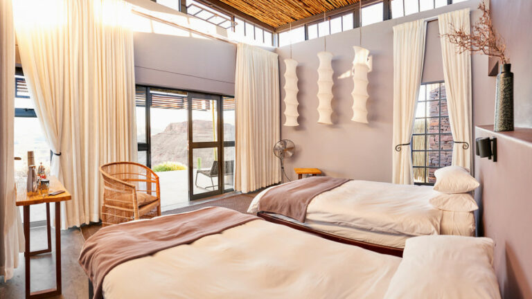 Fish River Lodge – bright twin room and en-suite
