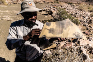 southern Namibia lodge – guide explaining canyon geology