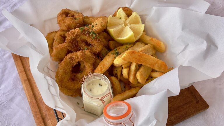 hotel in Lüderitz – fish and chips presentation