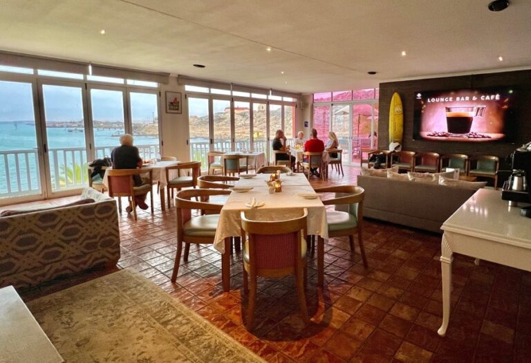hotel in Lüderitz – restaurant tables overlooking the bay