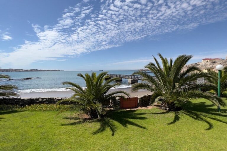 Luderitz Nest Hotel – hotel garden and coastline