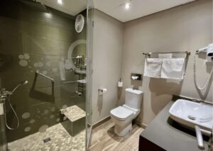 Lüderitz Nest Hotel – adapted accessible bathroom