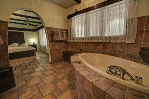 Namibia safari lodge – large en-suite bathroom with corner bath