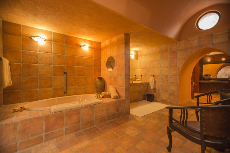 Mount Etjo accommodation – spacious en-suite bathroom with arched mirror