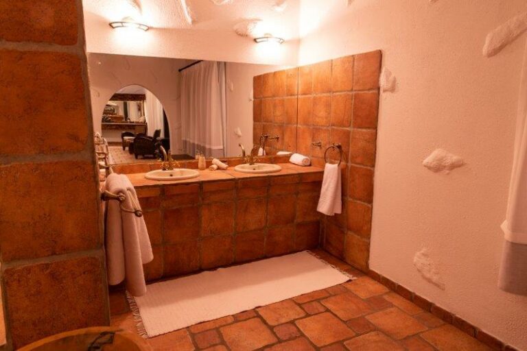 Mount Etjo accommodation – en-suite vanity in a warm-toned bathroom