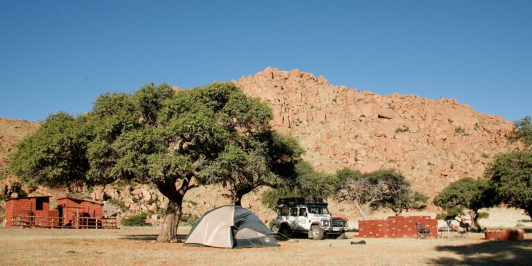 Namtib Desert Lodge – rooftop tents at a shaded campsite