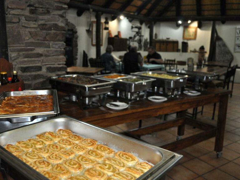 Lüderitz guesthouse – breakfast buffet in the dining lapa