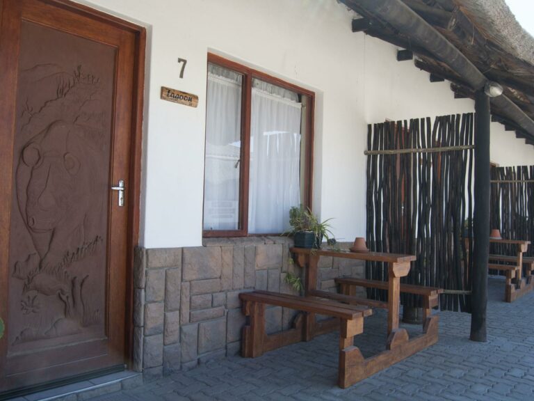 Obelix Guesthouse – private room entrance and bench