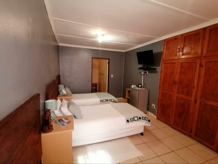 family accommodation in Lüderitz – spacious double guest room