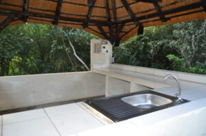 Popa Falls accommodation – covered campsite washing-up area