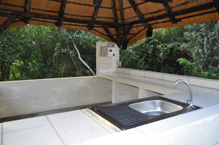 Popa Falls accommodation – covered campsite washing-up area