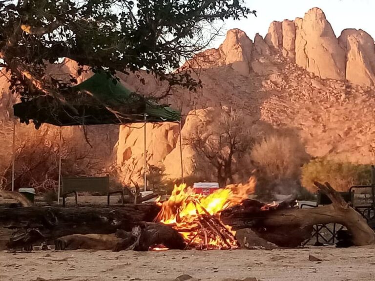Spitzkoppe accommodation – evening fire beneath the granite mountains