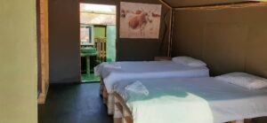 Spitzkoppe campsites – compact twin room adjoining an outdoor bathroom