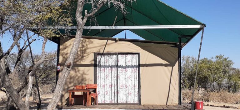 Spitzkoppe campsites – canvas room with secure entrance gate