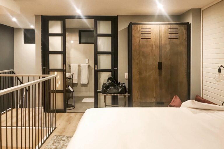 Klein Windhoek accommodation – loft landing and wardrobe