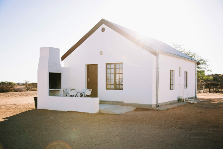 Die Withuis Guest Farm – white self-catering chalet exterior