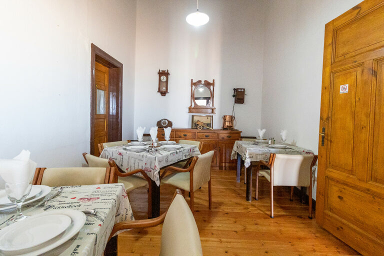 southern Namibia guest farm – traditional farmhouse dining room