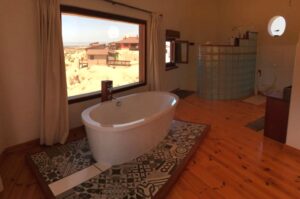 Desert Breeze accommodation – bathroom with freestanding bath