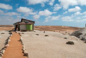 Desert Breeze accommodation – bungalow walkway